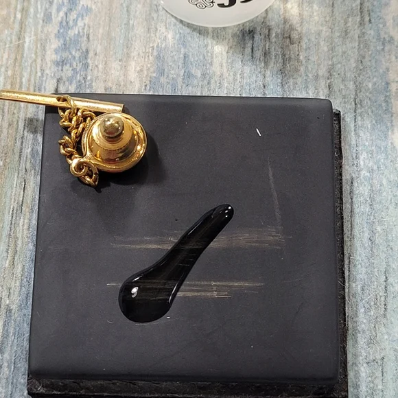 10k Gold Chip Tie Pin. - Picture 7 of 11